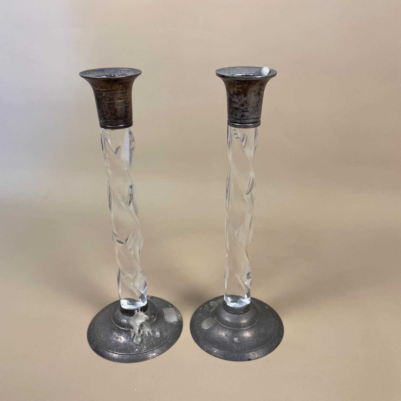 Vintage Matching Pair Of Silver Metal Candlestick Candle Stick Column Taper Dinner Candlesticks Clear Plastic Centre Round Base Twisted