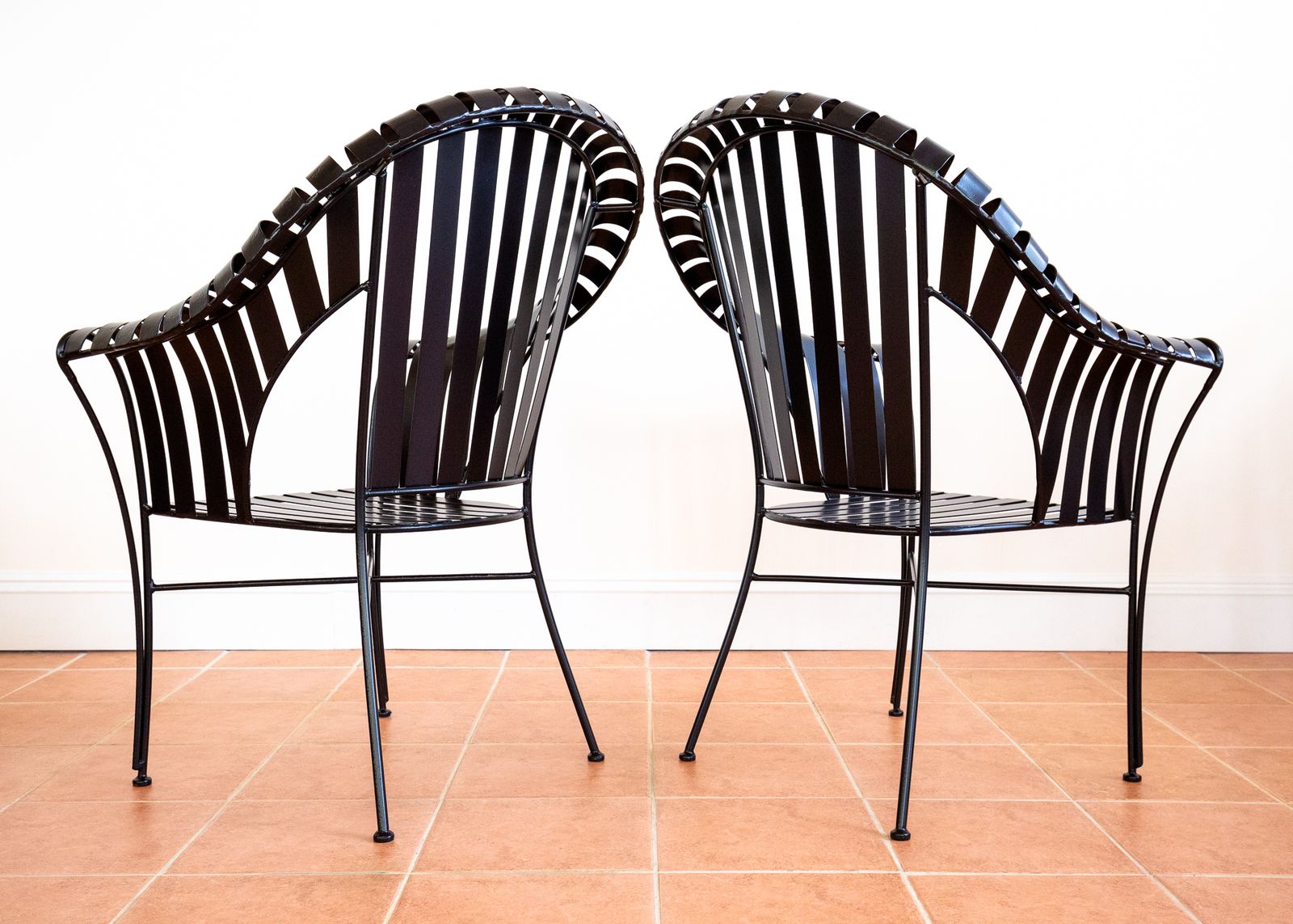 photo for sale Set Of 4 Modernist Iron Strap Garden Armchairs Pair Sculptural Brutalist 1980s Mcm Patio Outdoors Outside French Machinisme Woodard Carre Salterini