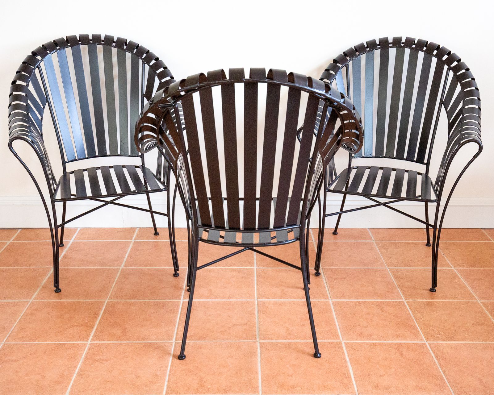 Set Of 4 Modernist Iron Strap Garden Armchairs Pair Sculptural Brutalist 1980s Mcm Patio Outdoors Outside French Machinisme Woodard Carre Salterini photo vintage