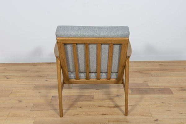 photo buy Set Of Model 300 139 Chairs From Swarzędz Factory, 1960s