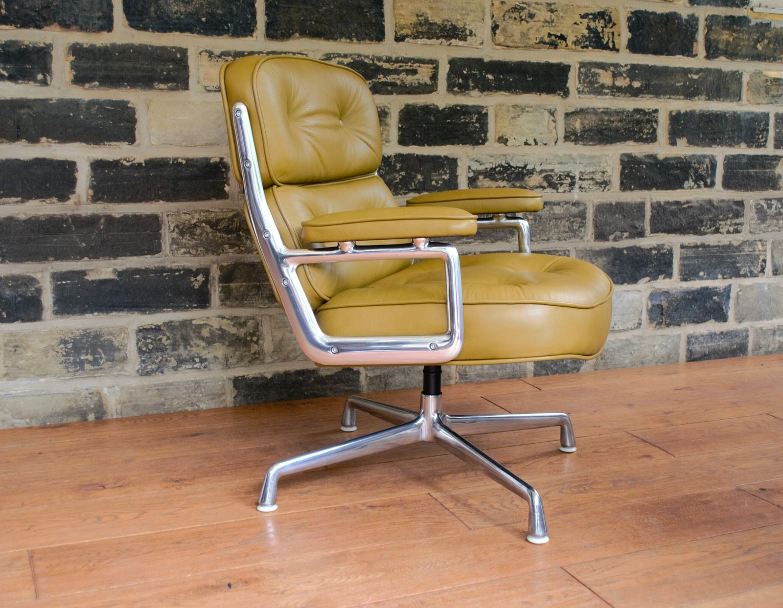 Eames Lobby Chair    Restored / New Leather Upholstery ( See Images ) photo furniture