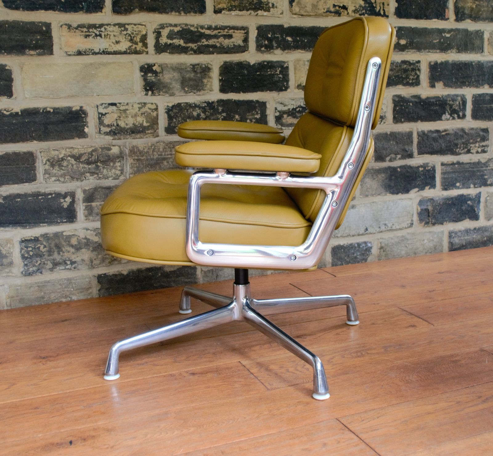 Eames Lobby Chair    Restored / New Leather Upholstery ( See Images ) photo Furniture