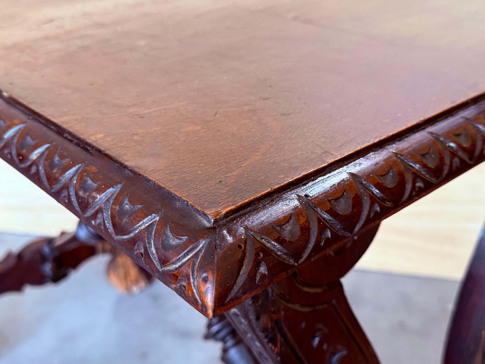 2511.0 Table d'appoint baroque espagnole ébonisée, pieds en lyre, XIXe siècle photo