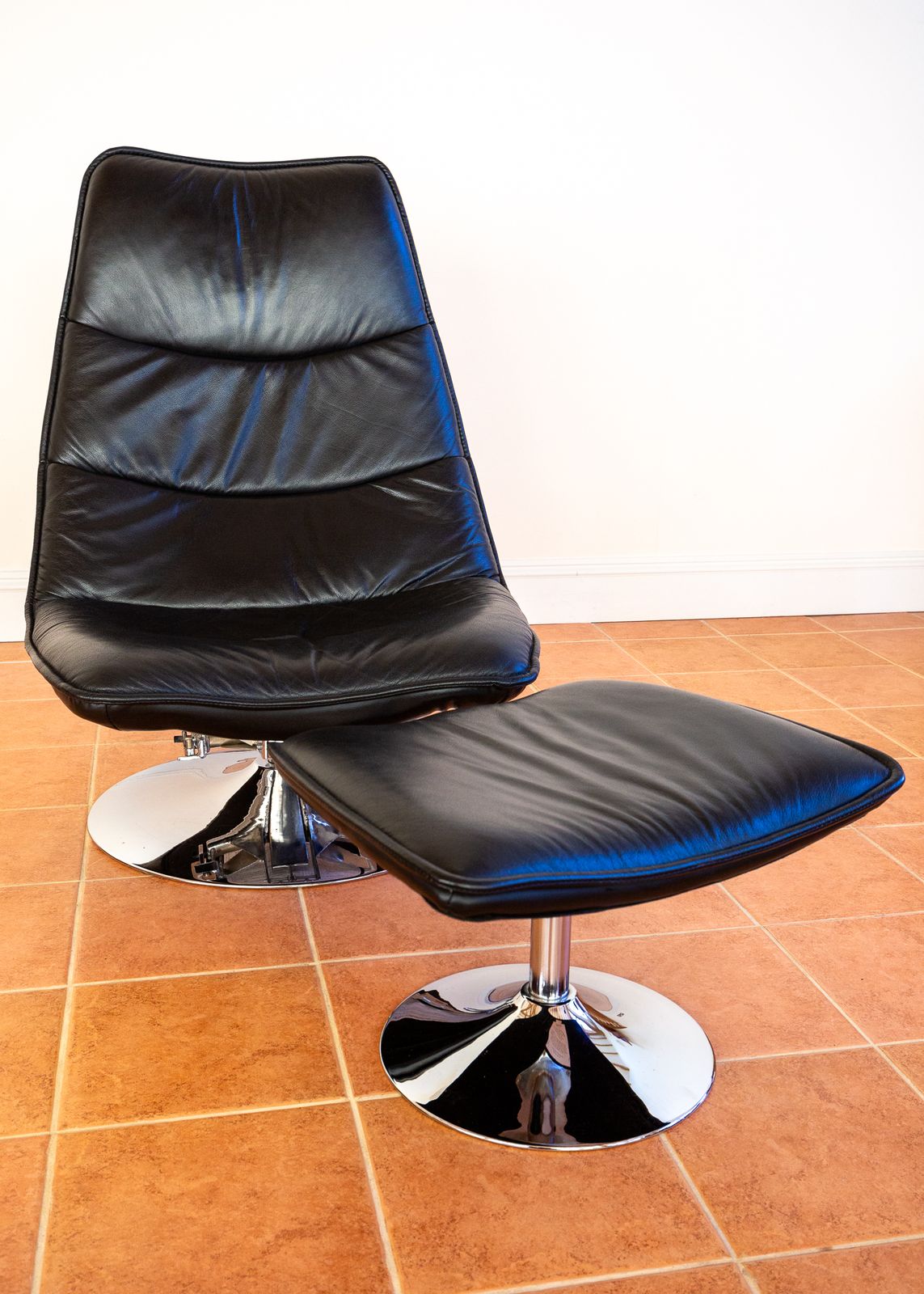 Black Italian Leather Lounge Chair And Footstool Swivel Tilt Chrome Retro Vintag.E Easy Chair Space Age Mcm 1970s Style photo 1650.0