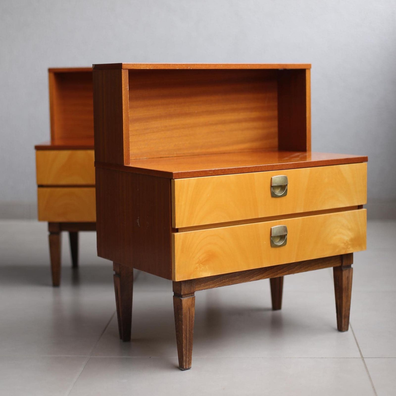 Pair Of Vintage Meblo Yugoslavia Bedside Cabinets / Pair With Drawers And Detachable Top – Maple & Mahogany Veneer / Mid Century Design
