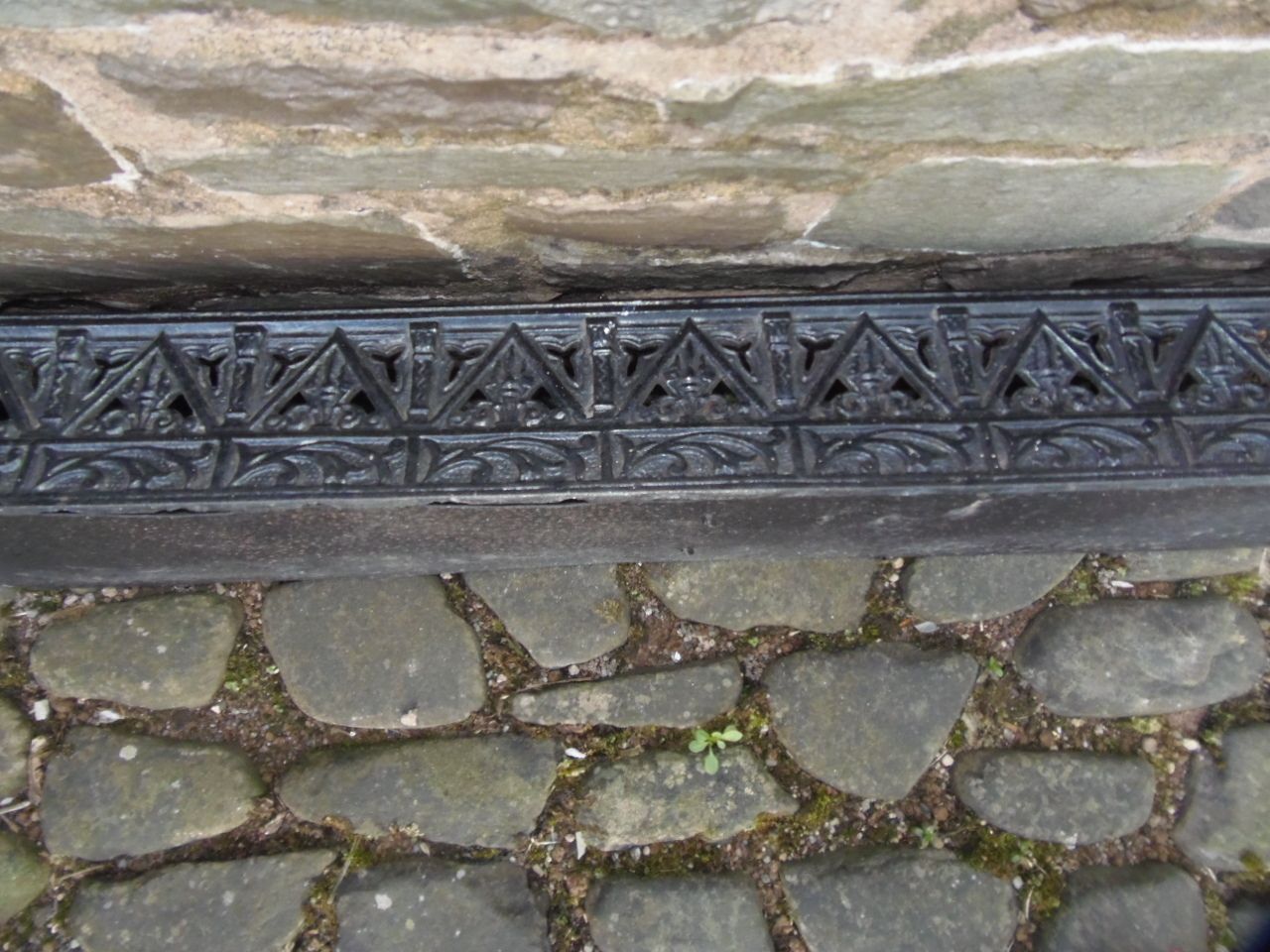 photo for sale Arts And Crafts Cast Iron Decorative Fender .
