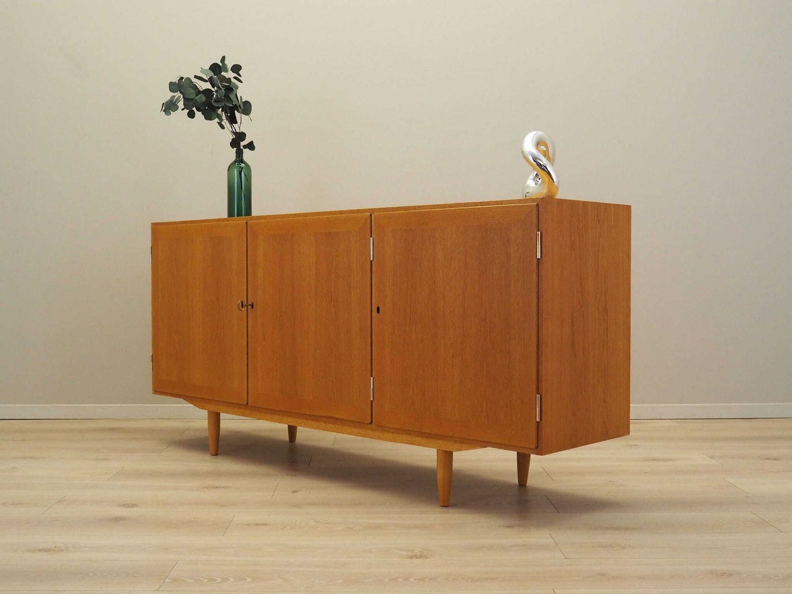 Ash Sideboard, Danish Design, 1970s, Designer: Carlo Jensen, Production: Hundevad photo vinterior