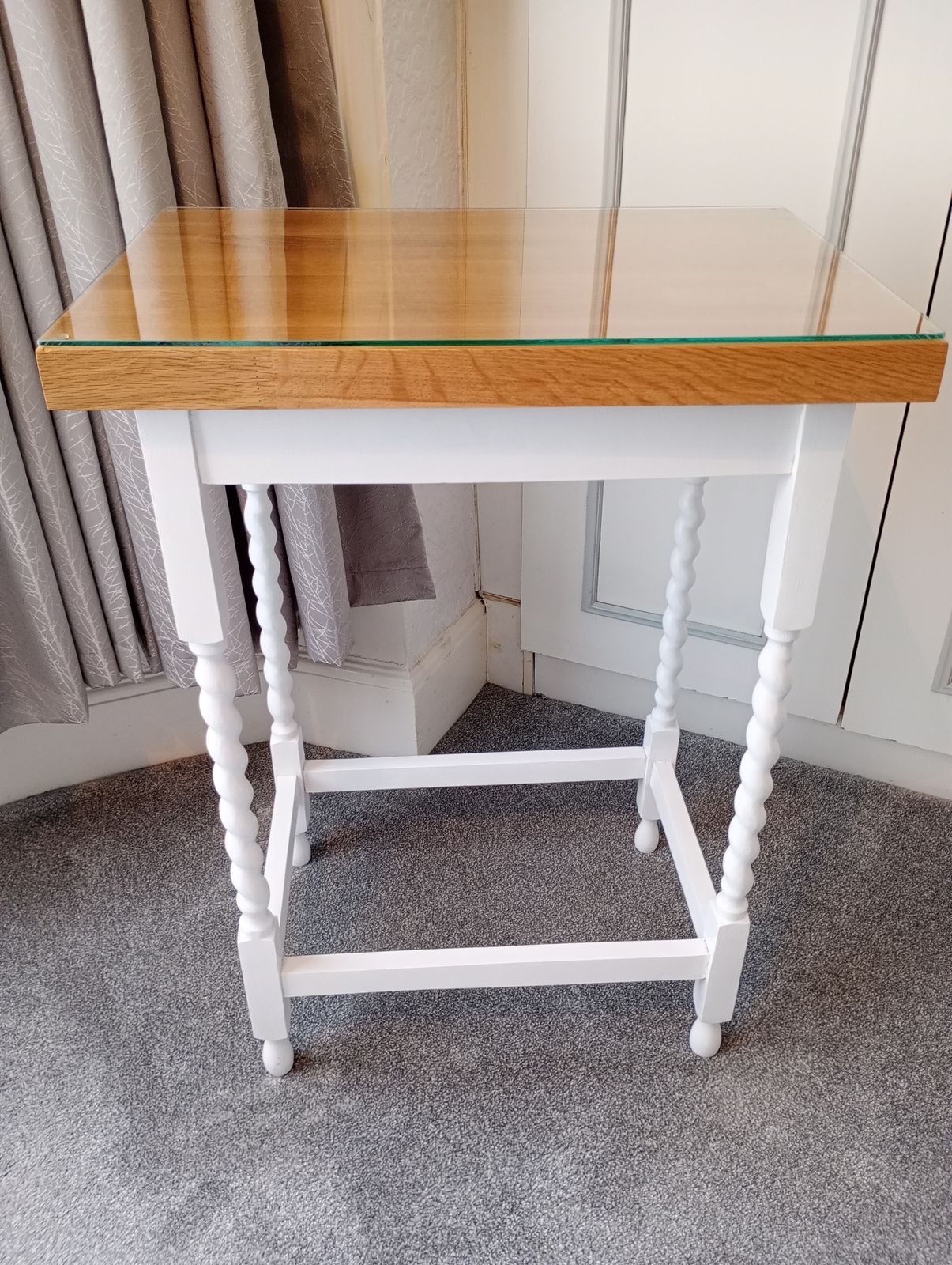 Anitque Oak Barley Twist Leg Side Table In Satin White With Solid Oak Glazed Top photo 90.0