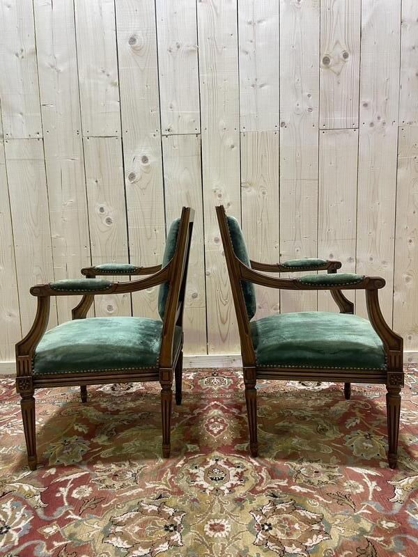 Paire De Fauteuils De Style Louis XVI En Velours Vert photo Furniture
