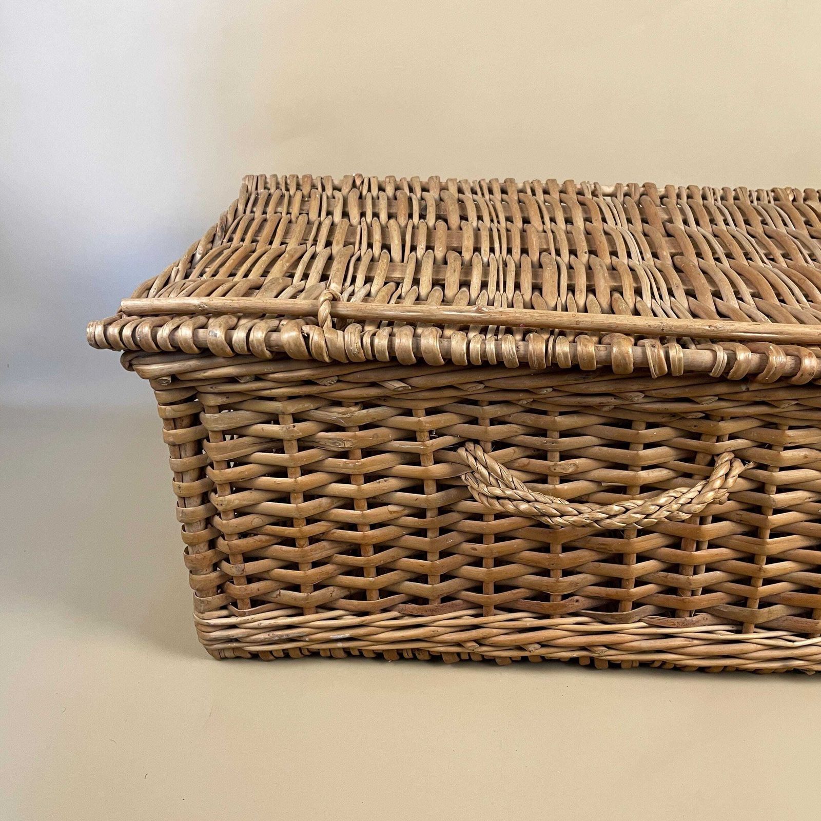 Vintage Rectangle Basket Woven Wicker Brown Storage Vintage Brown Cottage Farmhouse Toy Lidded Handle Picnic Bag Lid Medium Lock Travel photo Home Decor