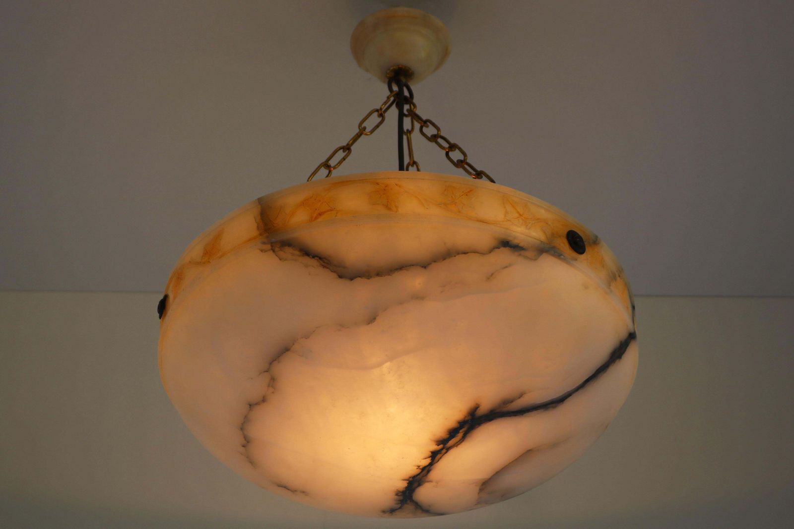 photo for sale Grote ø 50,3 Cm Witte Alabasten Art Nouveau Hanglamp Met Gesneden Bladeren