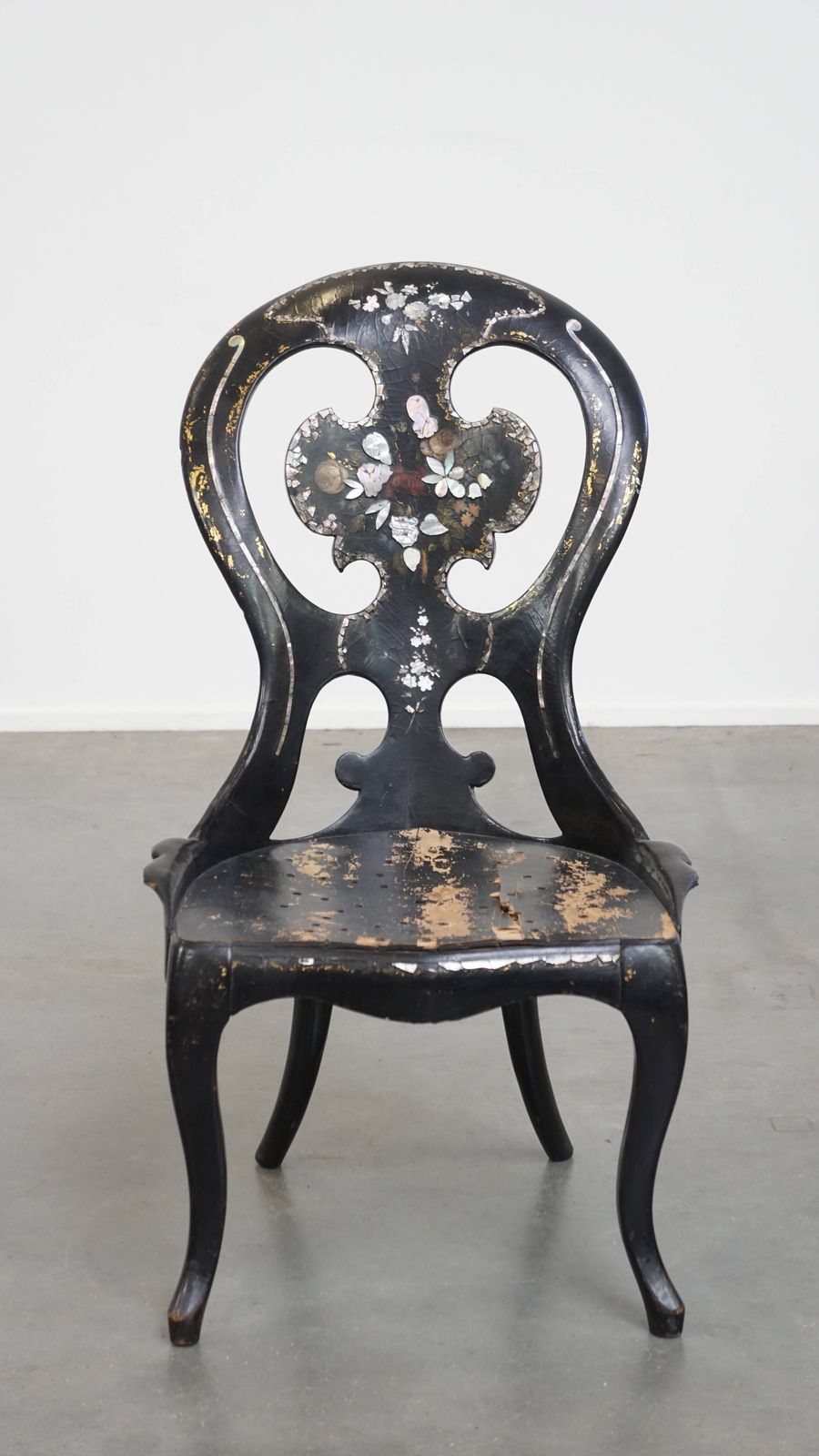 Unieke Antieke Engelse Chinoiserie Stoel Uit De 19e Eeuw Met Parelmoer Decoratie photo furniture