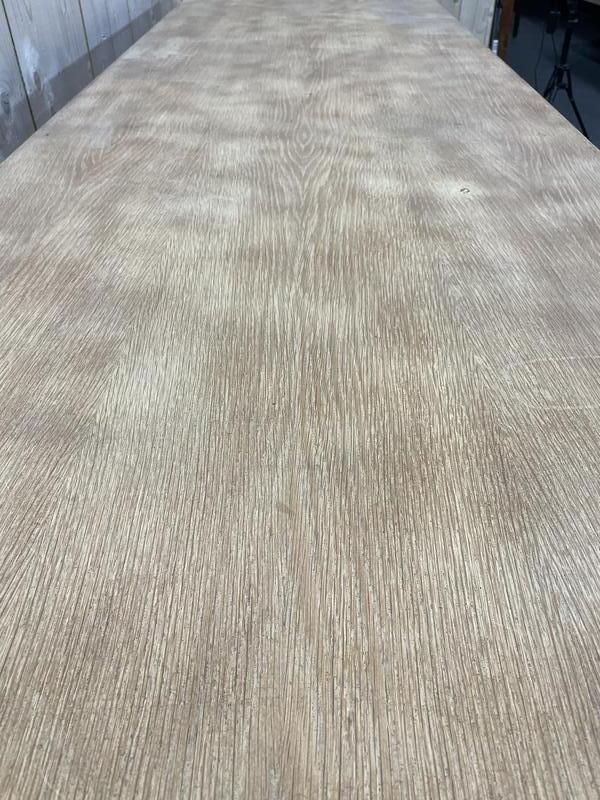 Table De Ferme Ou De Travail En Chêne Massif Aerogommée. photo vinterior