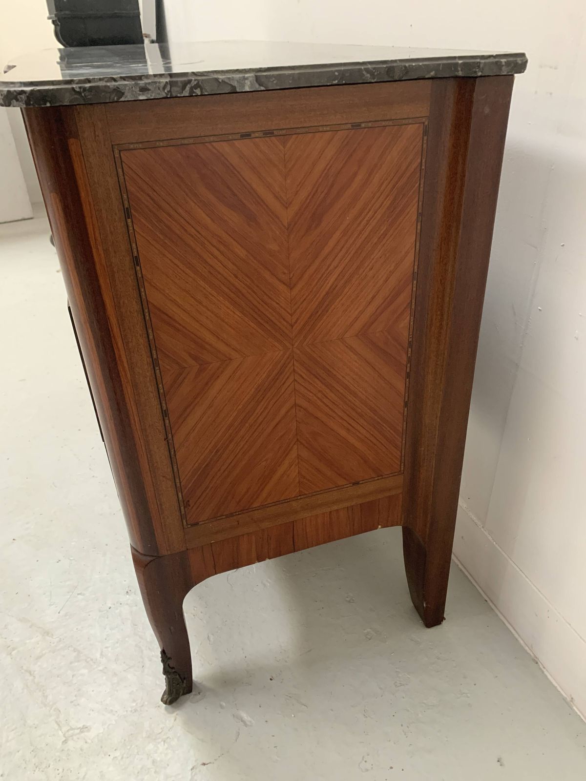 photo furniture Transition Style Chest Of Drawers In Mahogany And Rosewood, 20th Century
