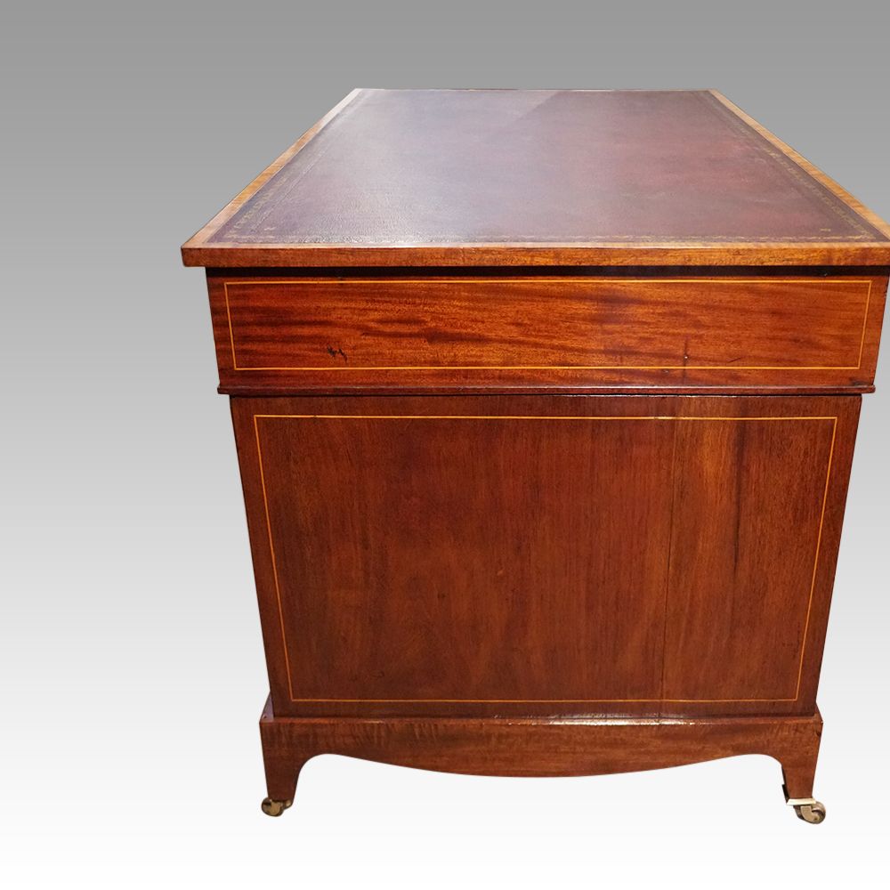 3200.0 Edwardian Inlaid Mahogany Pedestal Desk photo