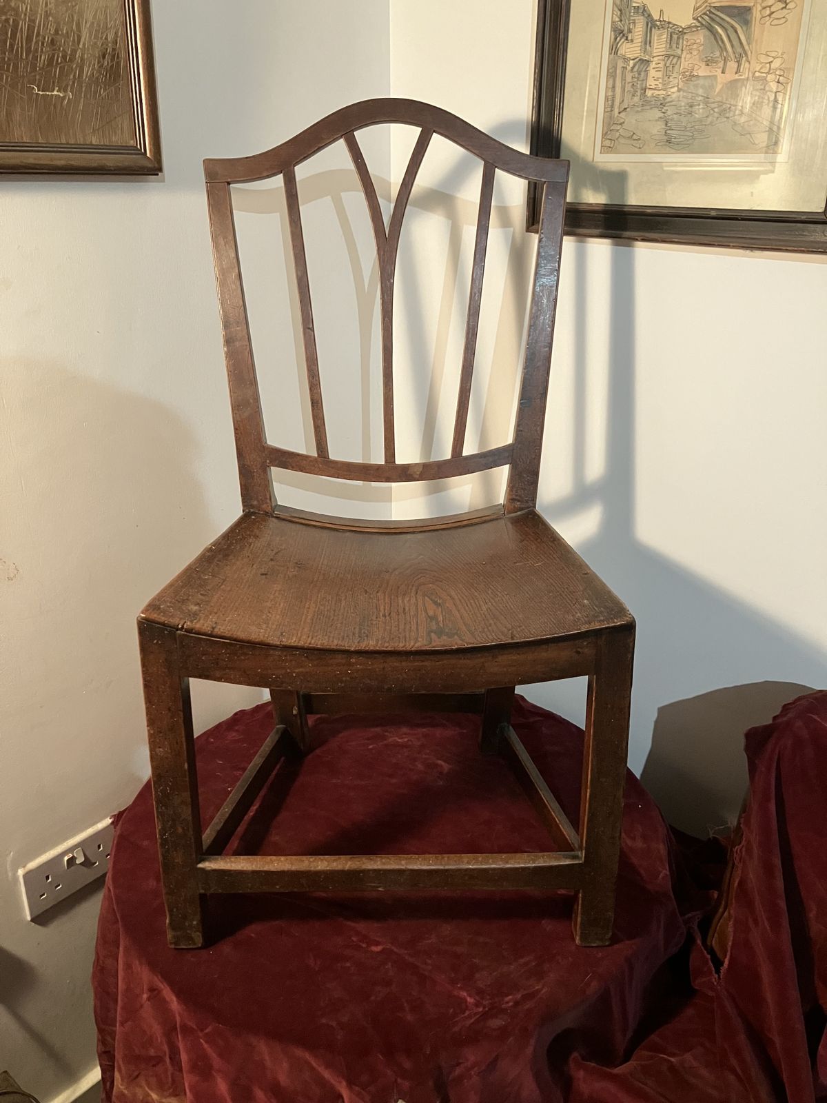 photo furniture Early 18th Century,Elm Scooped Concave Seat English  Dining Chair
