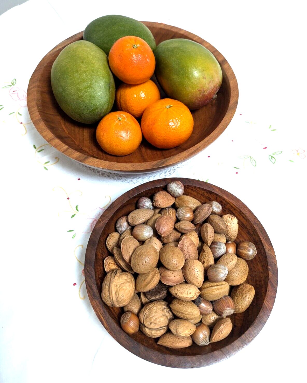 photo furniture Pair Of Unused Retro Polished Wooden Teak Hand Turned Bowls Fruit Nuts Snacks 30cm Diameter