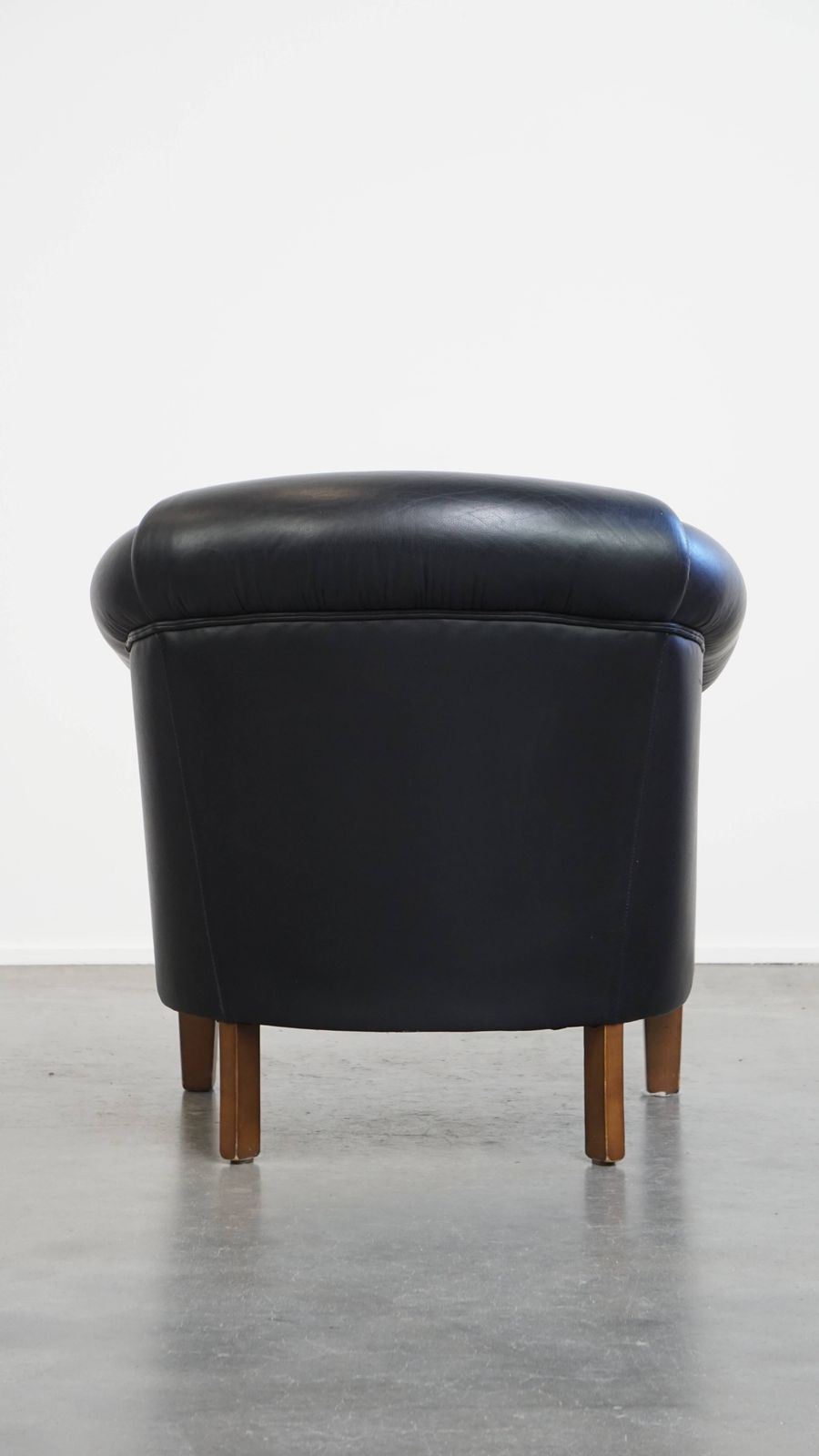 Zwarte Koeienhuid Club Chair In Engelse Stijl Met Tijdloos Design photo Meubels