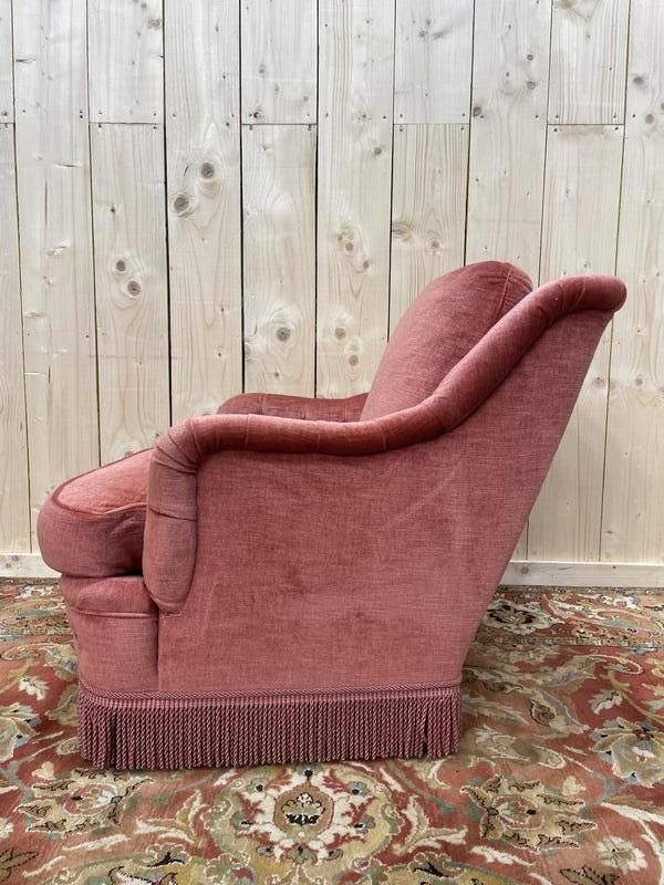 Fauteuil Style Crapaud En Velours Rose Capitonné photo furniture