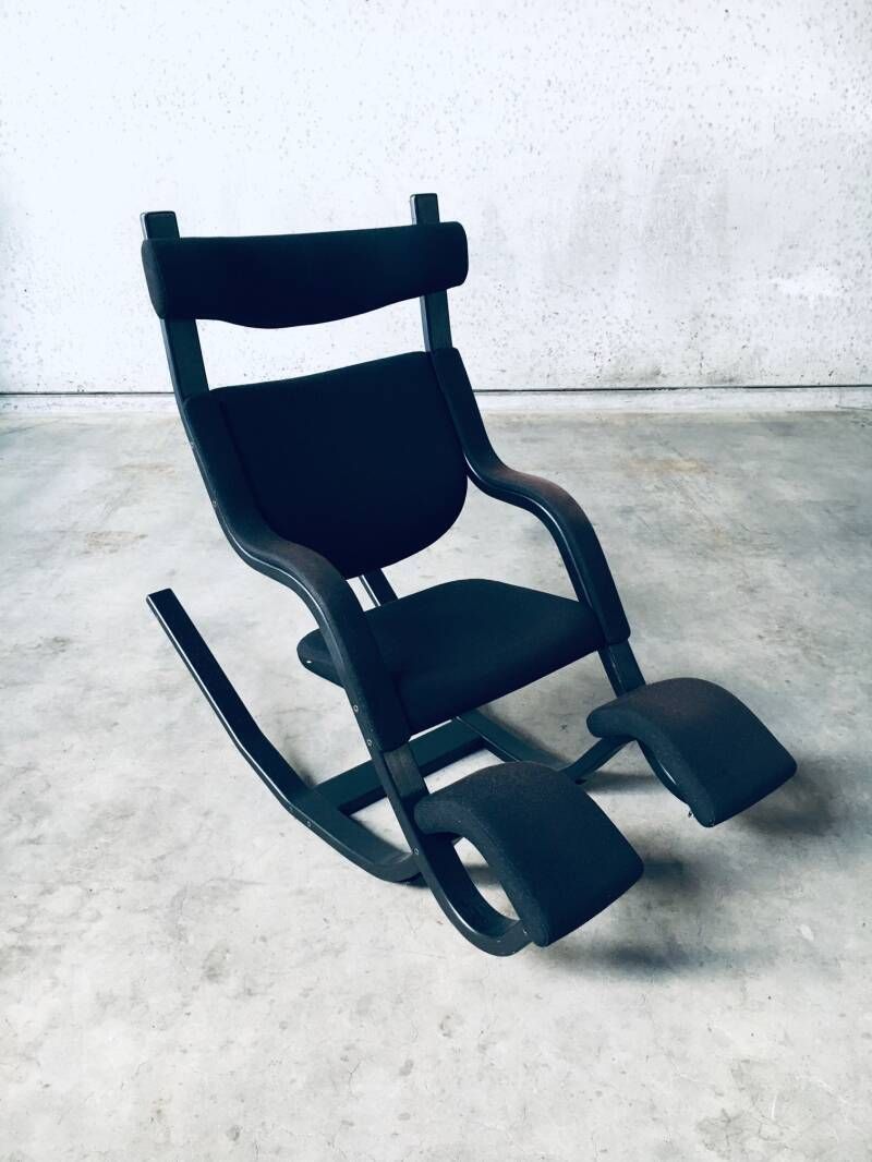 photo furniture Scandinavian Design 'Zero Gravity' Rocking Chair By Peter Opsvik For Stokke Varier, Denmark 1991