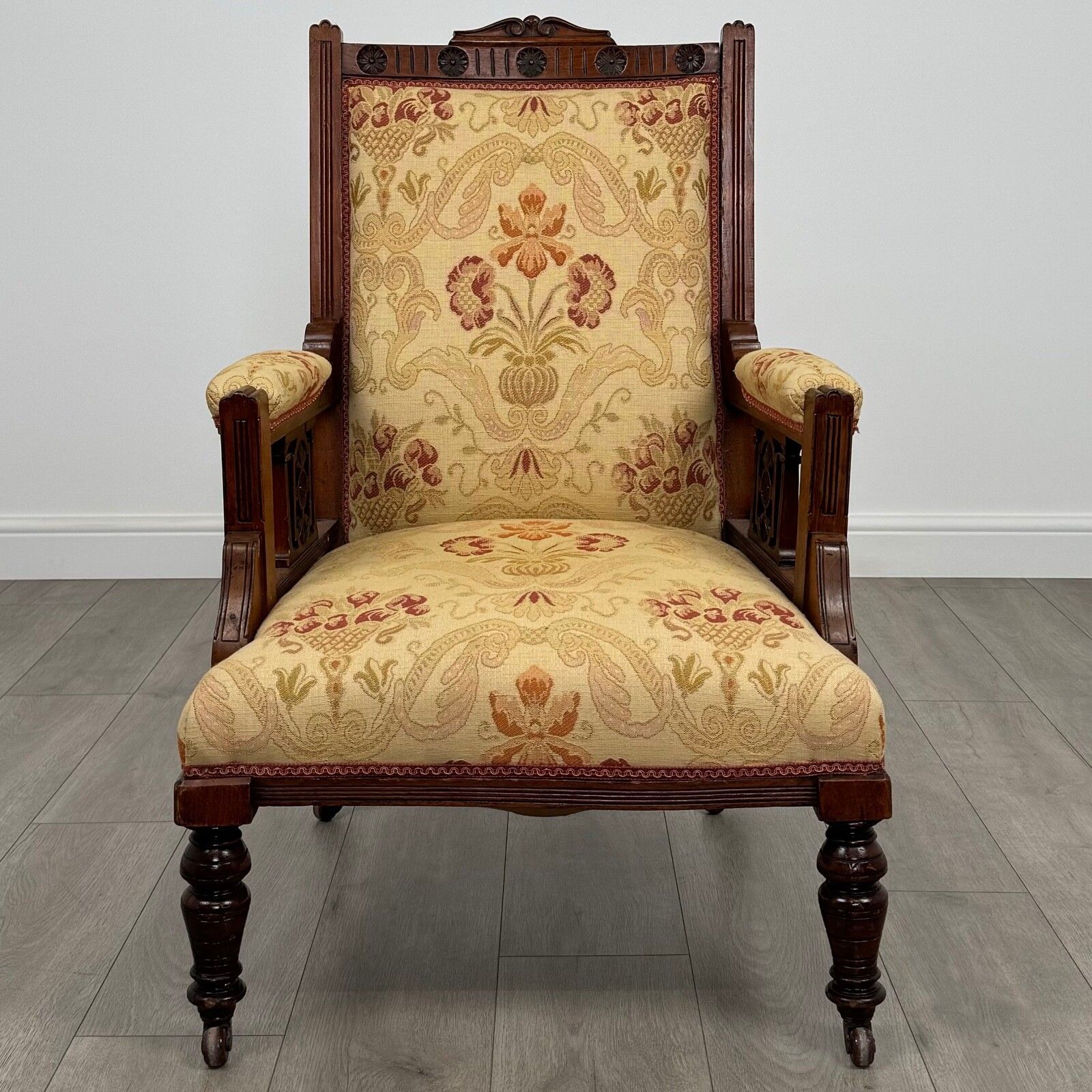 photo furniture Antique 20th Century Good Quality Armchair In Mahogany