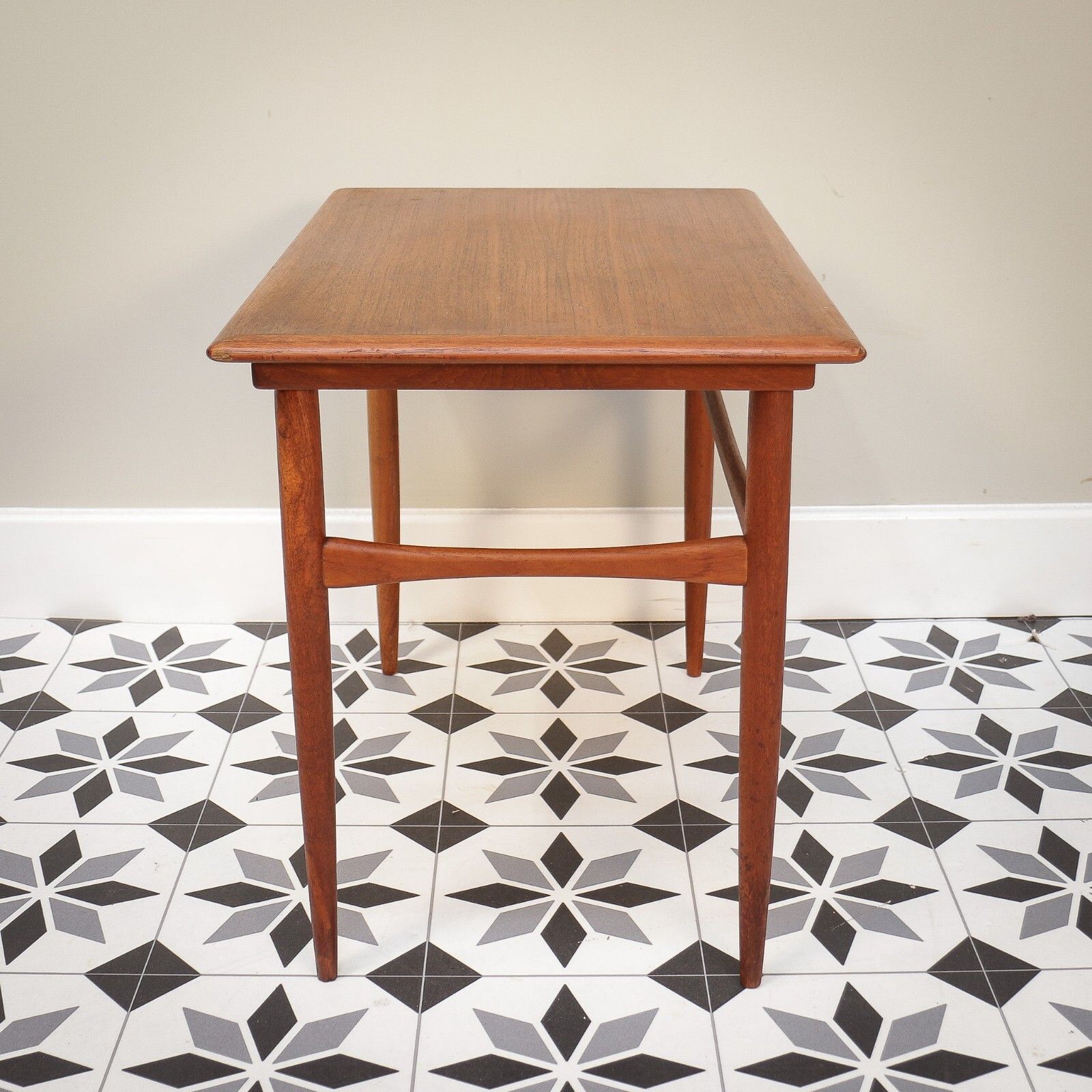 photo vintage Mid Century Nest Of Tables In Teak Kai Kristiansen Mimi Set For Skovmand & Andersen