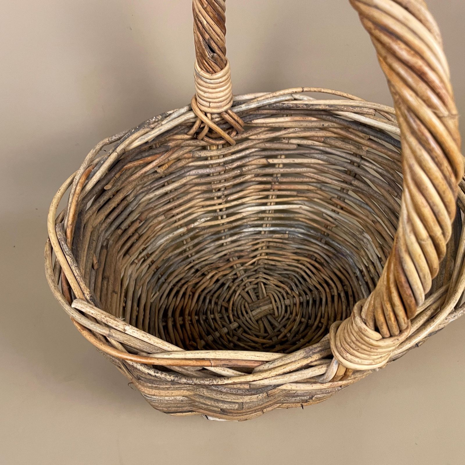 Vintage Oval Basket Woven Wicker Brown Storage Log Wooden Handle Antique Round Wood Brown Cottage Farmhouse Picnic Bag Handmade photo 55.0