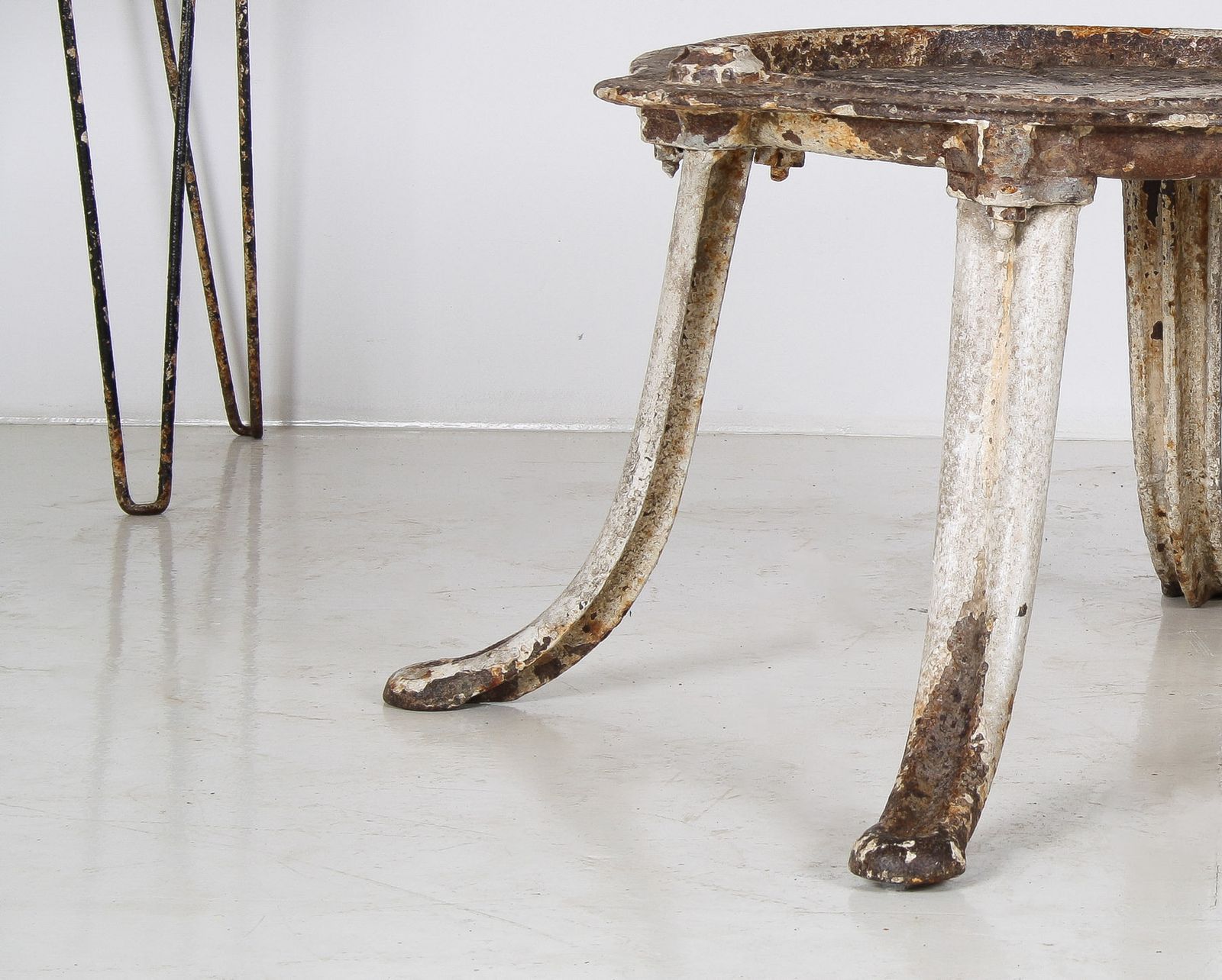 photo furniture Unusual 19th Century Victorian Cast Iron Garden Side Table Or Pot Stand