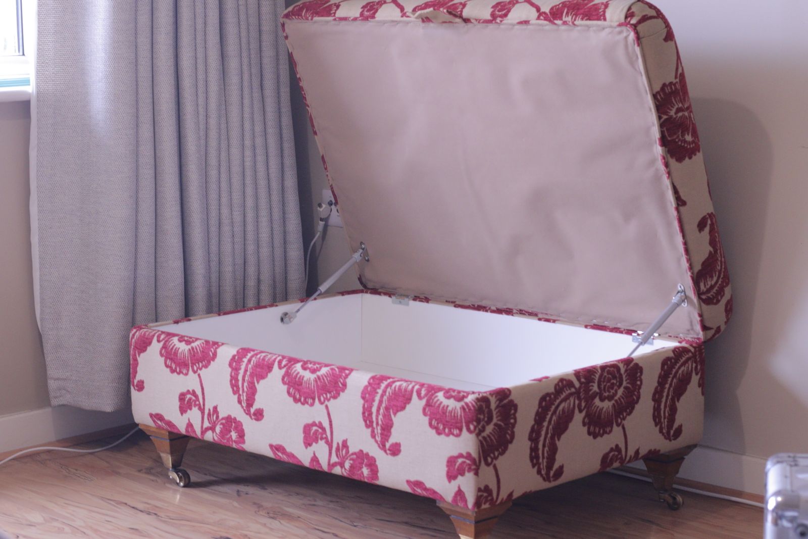 Modern 20th Century, Ottoman With Brass Wood Feet photo Furniture