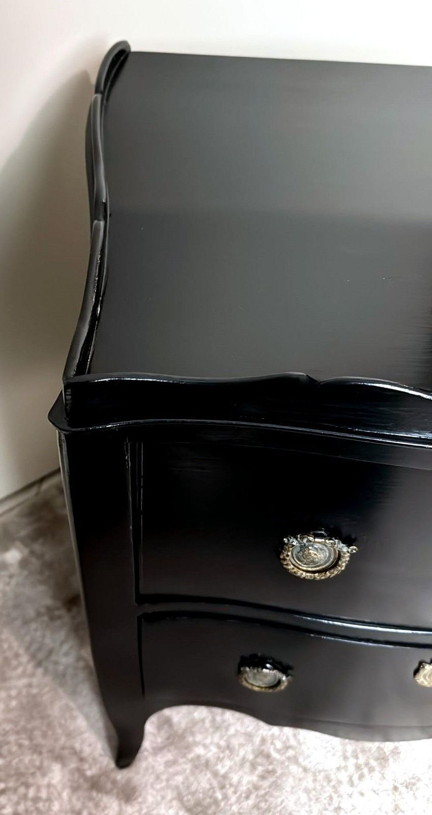 photo vinterior Louis XV Style Black Lacquered Walnut Chest Of Drawers With Bronze Decorations