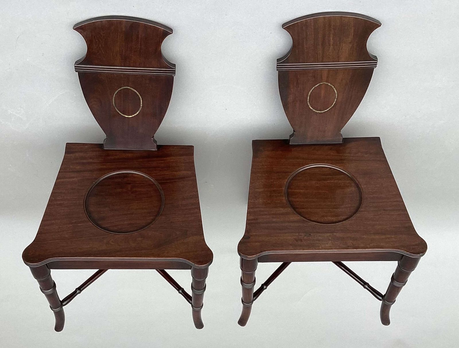 Good George III Pair Of Mahogancy Sculptural Hall Chairs photo Furniture
