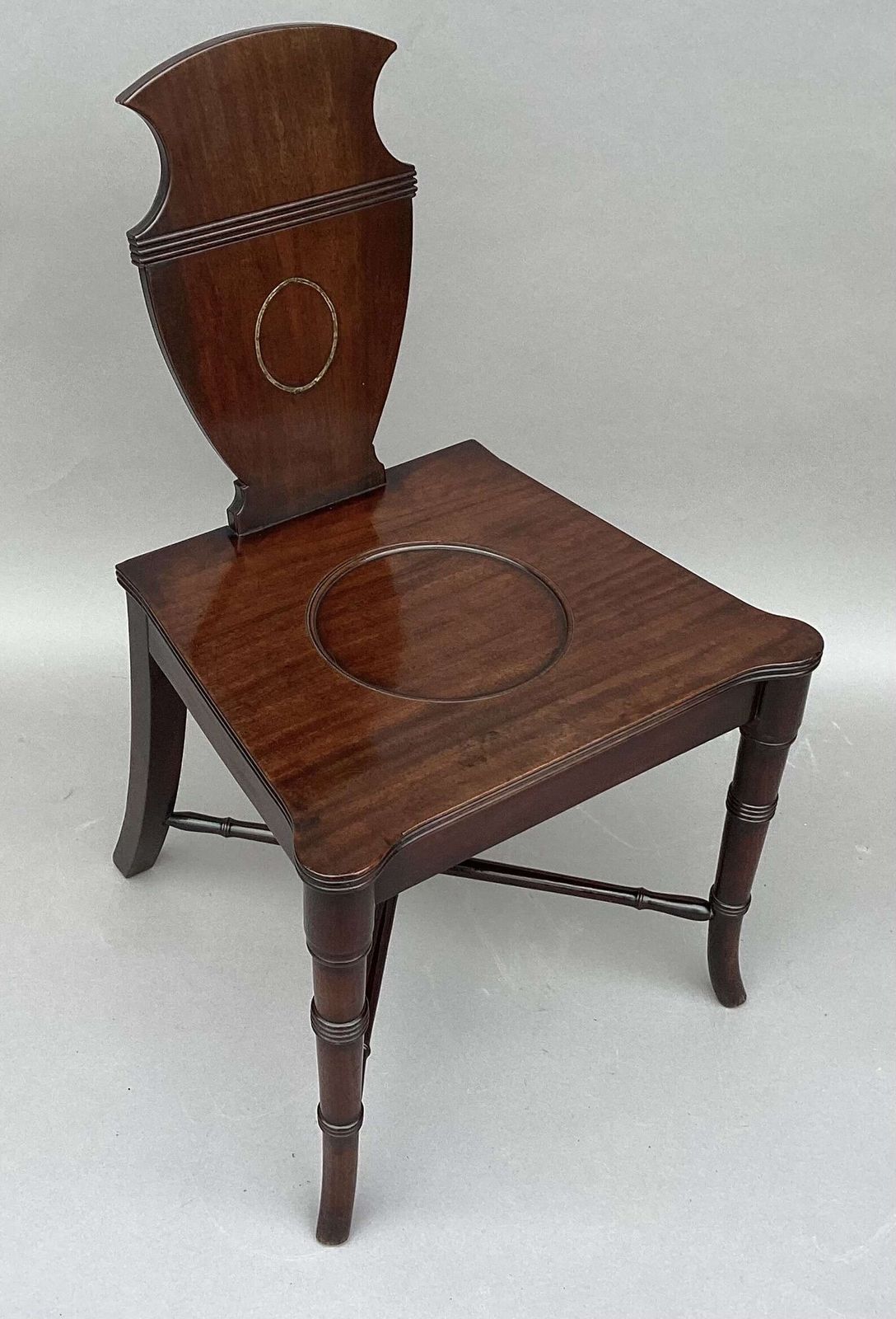Good George III Pair Of Mahogancy Sculptural Hall Chairs photo vinterior