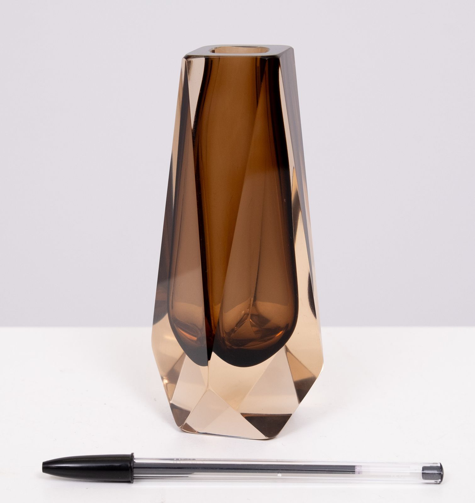 Murano Italiaans Luigi Mandruzzato Bruin Geslepen Kunstglas Vaas, Jaren 1960 photo Woonaccessoires