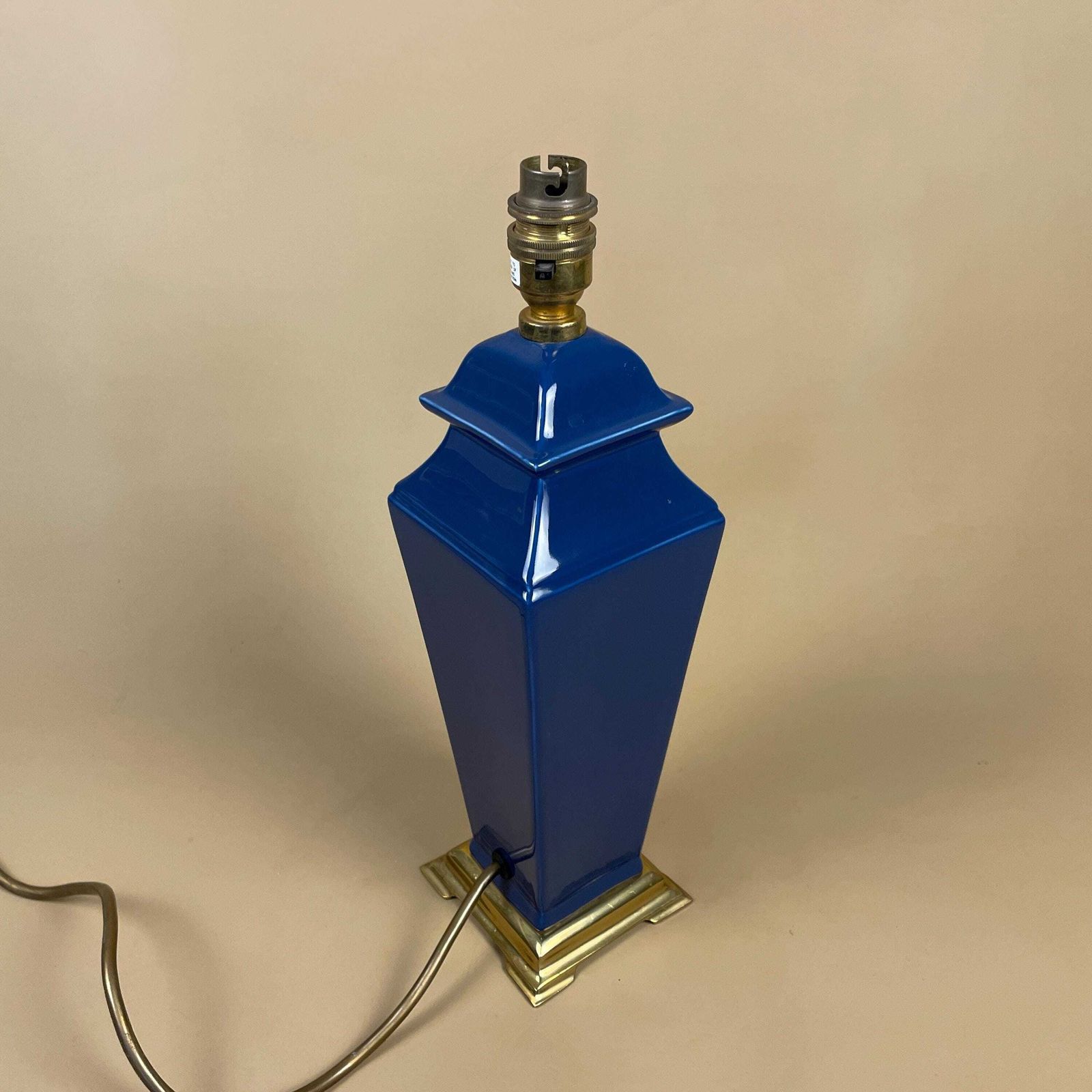Vintage Ceramic Blue Lamp Gold Brass Metal Base Bedside Table Light Vase Antique Cottage photo vinterior