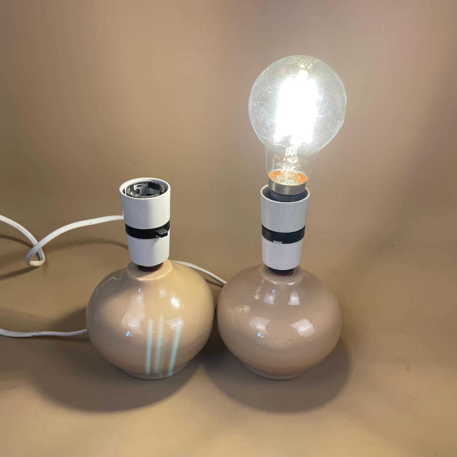 photo furniture Matching Pair Of 2 Vintage Ceramic Small Taupe Beige Round Ball Lamp Gold Bedside Table Light Vase Antique Cottage Pottery