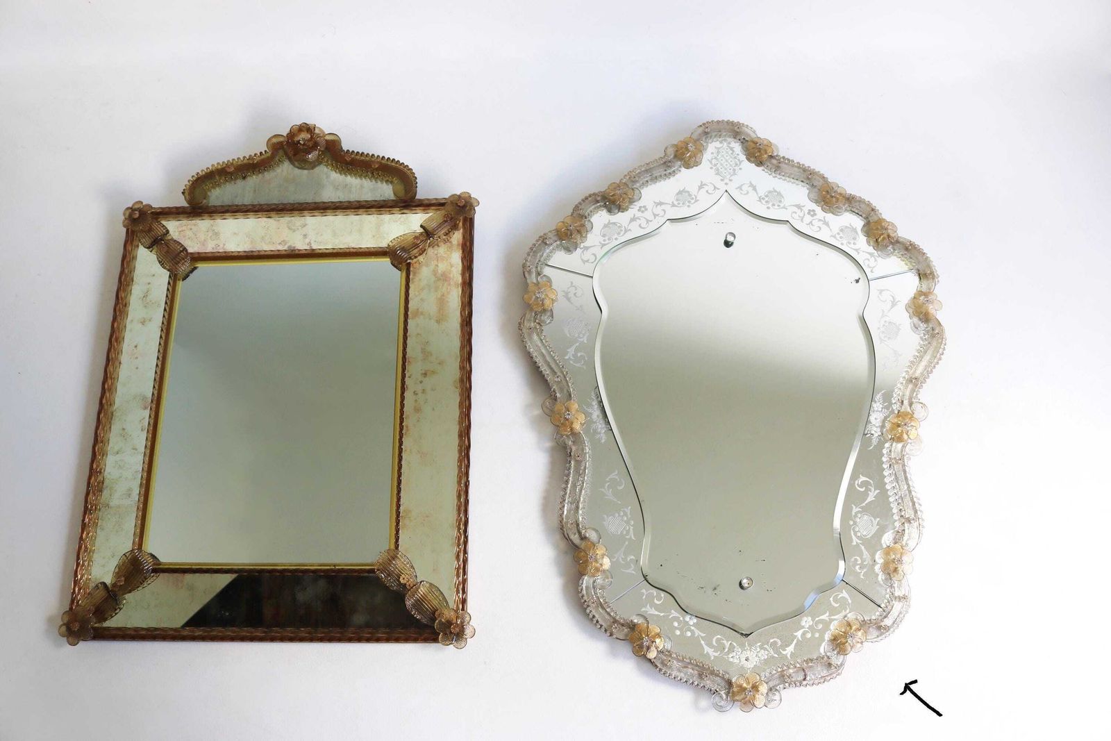 photo furniture Grote Italiaanse Venetiaanse Murano Glazen Spiegel Gegraveerd Handgemaakt Handgeblazen Bloemen Mid Century Jaren 1950