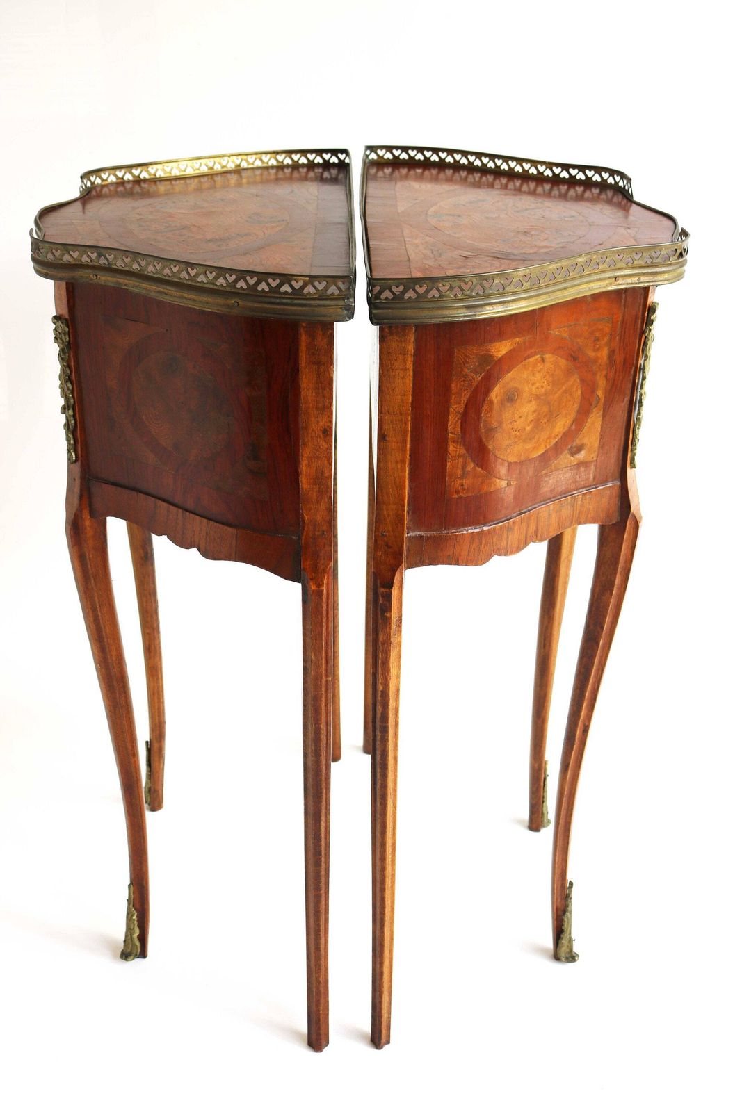 photo furniture Vintage Pair Of French Bedside Tables Couple Ormolu Mounted Louis XV Style Marquetry Inlaid Nightstands End Tables Side Tables Drawers 1960s