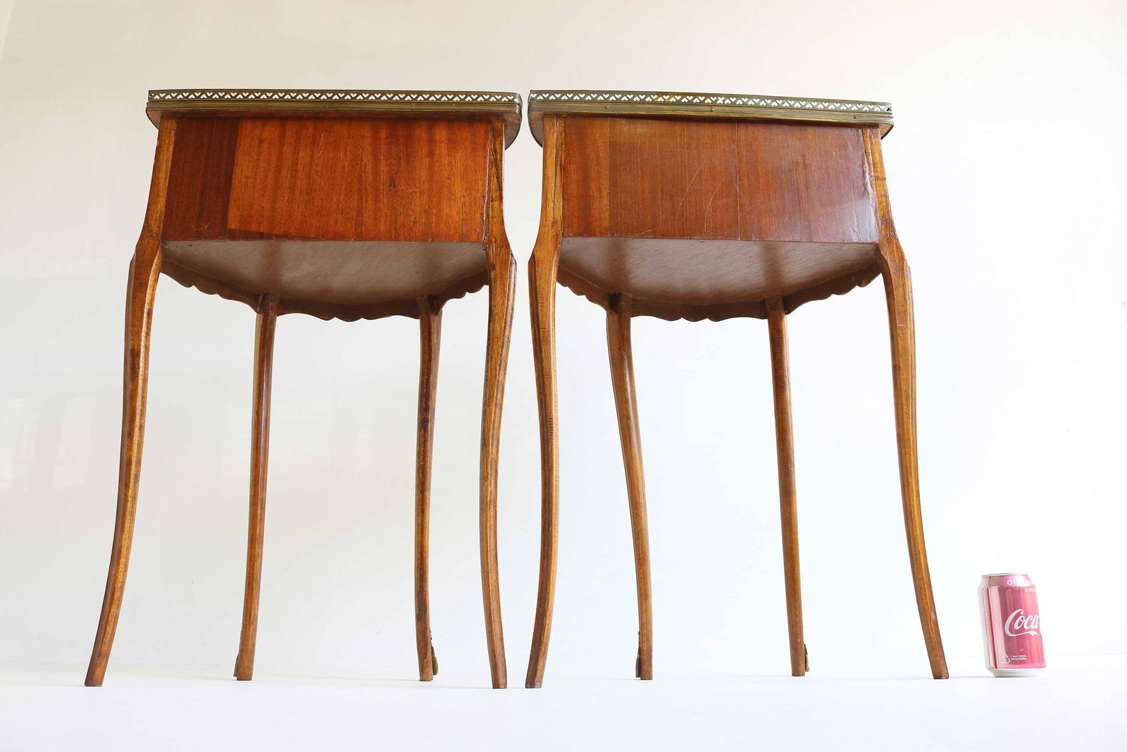 photo for sale Vintage Paar Franse Nachtkastjes – Louis XV Stijl Met Marqueterie En Ormolu Beslag, Ca. Jaren 1960