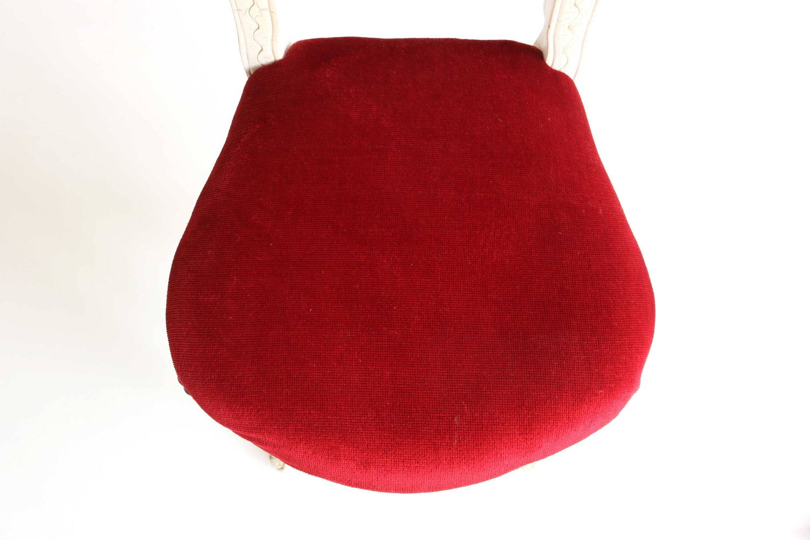 Vintage Italiaanse Houten Gesculpteerde Stoel Met Gewatteerde Rode Stof – Romantisch, Ca. Jaren 1960, Mid Century, Louis XV Stijl photo buy