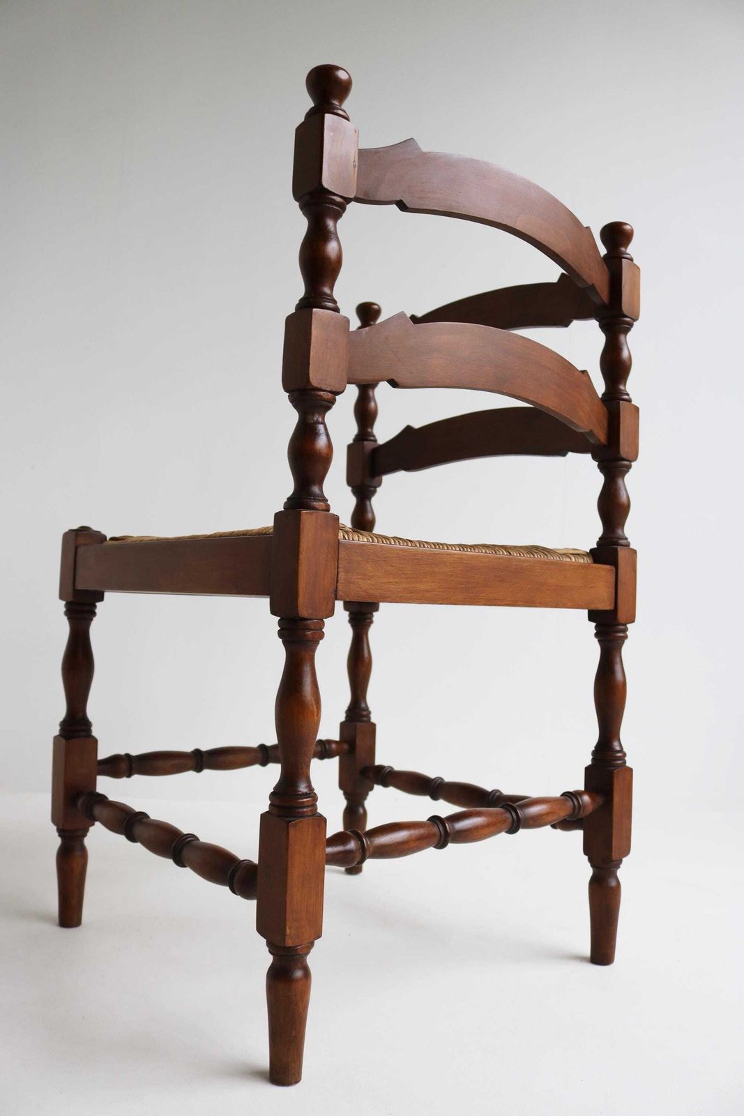 Antieke Hoekstoel – Gedraaid Hout & Gevlochten Biezen Zitting – Jaren 1930, Boerenhoeve Stijl photo vinterior