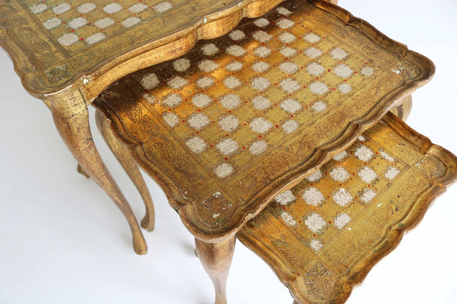 Regency Florentine Coffee Tables In Gilded Wood, 1960s, Set Of 3 Italian Nesting Tables Neoclassical Gilded Side Tables Golden Hand Painted photo for sale