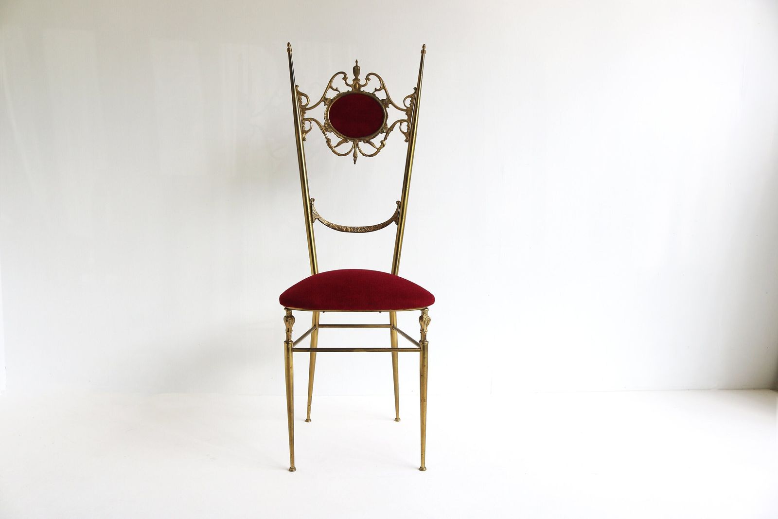 Messing Italiaanse Mid Century Modern Stoel Van Chiavari, Eetkamerstoel Van Giuseppe Gaetano Descalzi Met Extra Hoge Rugleuning, Hollywood Regency, Jaren 1960