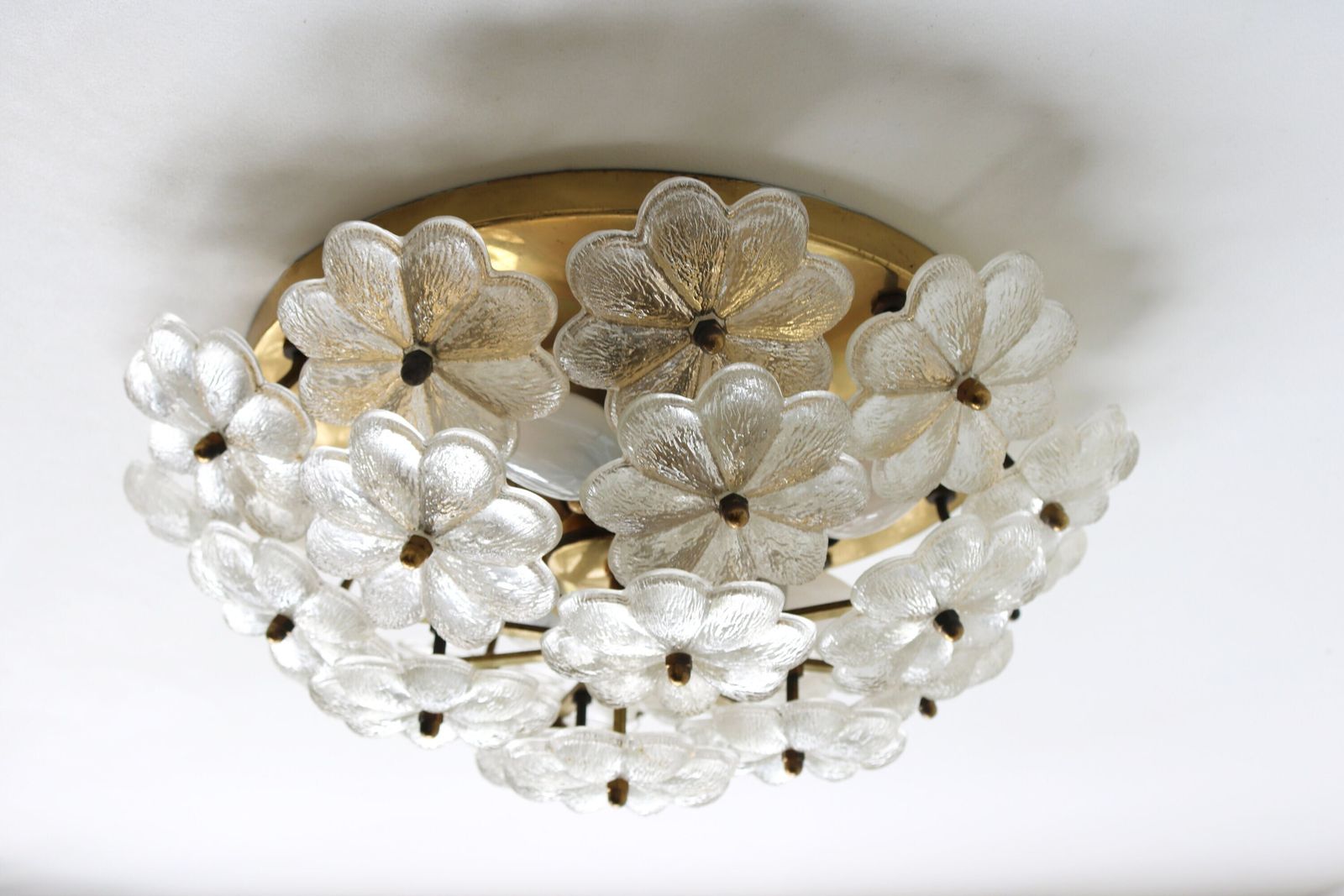Large Appr. 16" Diameter Mid Century Floral Murano Brass Crystal Glass Ceiling Light Ernst Palme Germany 1960 Flower Flush Mount Wall Light photo vinterior