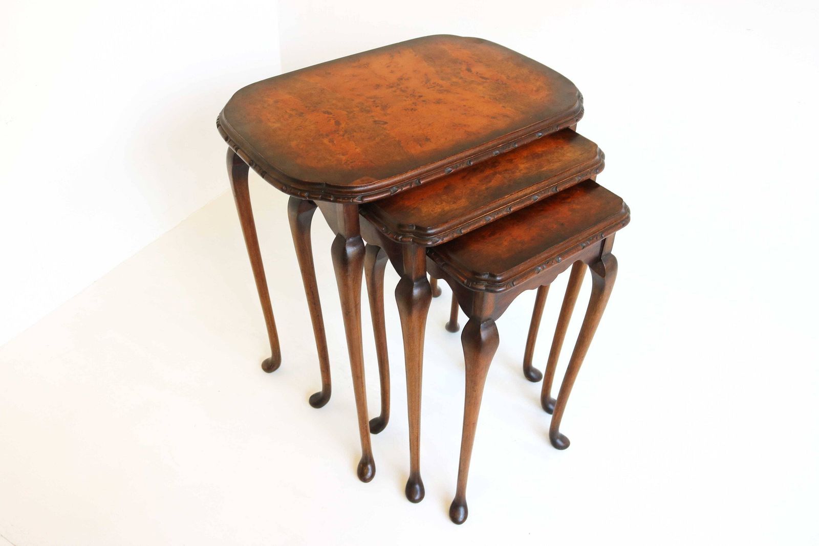 Queen Anne Style Nesting Tables Set Of Three Wood Carved Side Tables Vintage Additional Tables Antique Style Classic Stacking Tables photo furniture