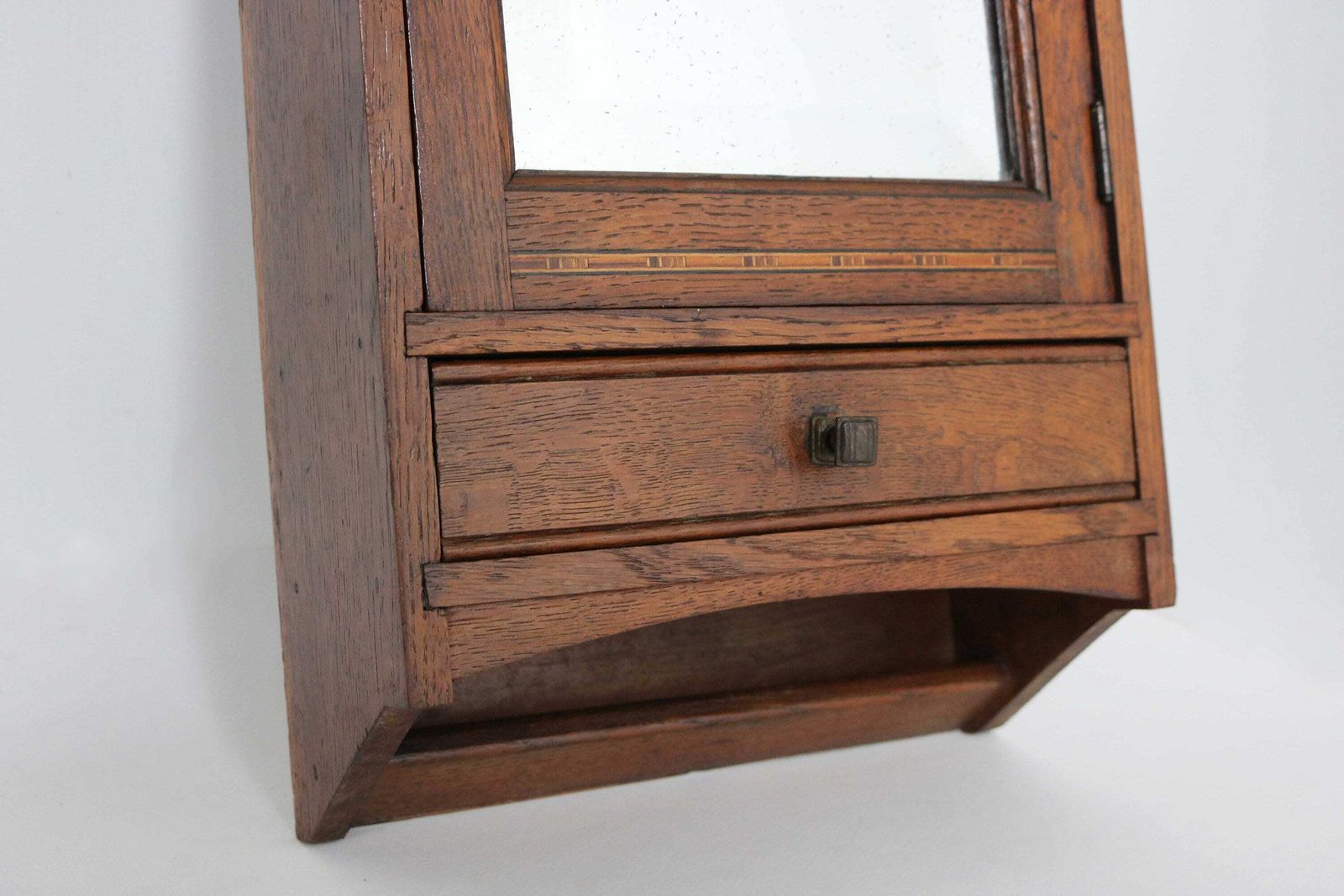 Art Deco Vintage Houten Medicijnkastje Badkamerkastje Apothekerskastje Spiegel Met Gebruikssporen Lade Klein Wandkastje Keukenkastje Ingelegd Kammenlade 1930s photo for sale