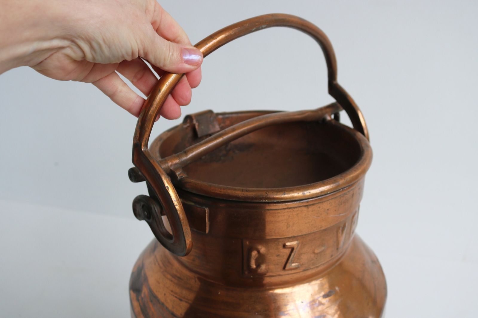 Klassieke Koperkleurige Melkbus Als Paraplubak – Eind 19e Eeuw, Landelijke Stijl photo Woonaccessoires