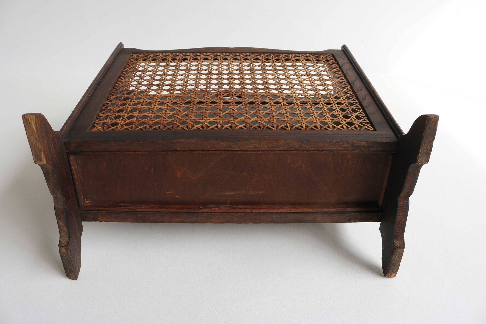 photo furniture Gorgeous Wood Carved French Midcentury Antique Style Magazine Rack With Rattan Newspaper Stand Magazine Holder Reading Basket 1950s