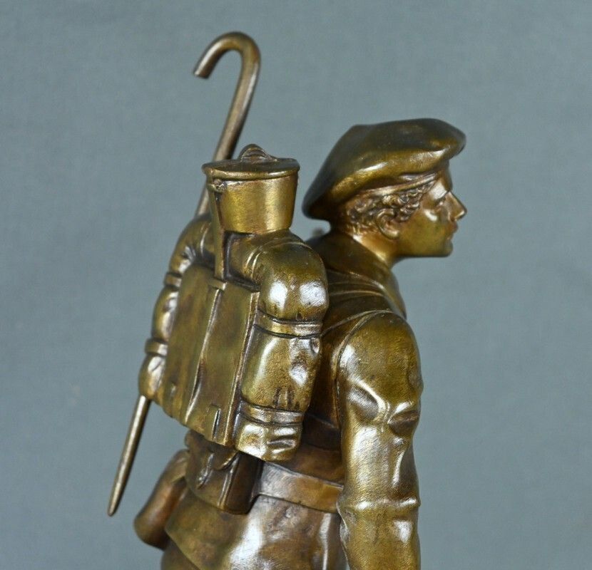 photo vintage Bronze “The Alpine Hunter”, Signed E.Carlier – Late 19th Century