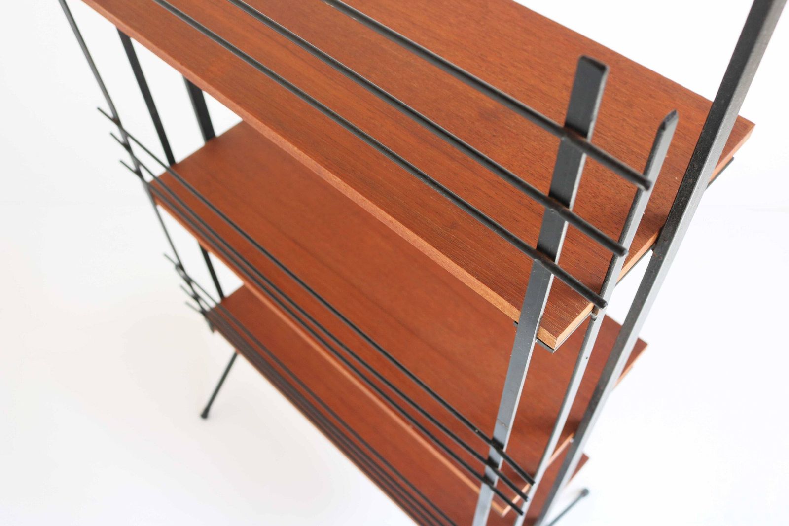 Vintage Klein Zwart Metalen En Teakhouten Vrijstaande Stellingkast Roomdivider Staand Rek Boekenkast Plantenstandaard Etagère Mid Century Retro photo vintage