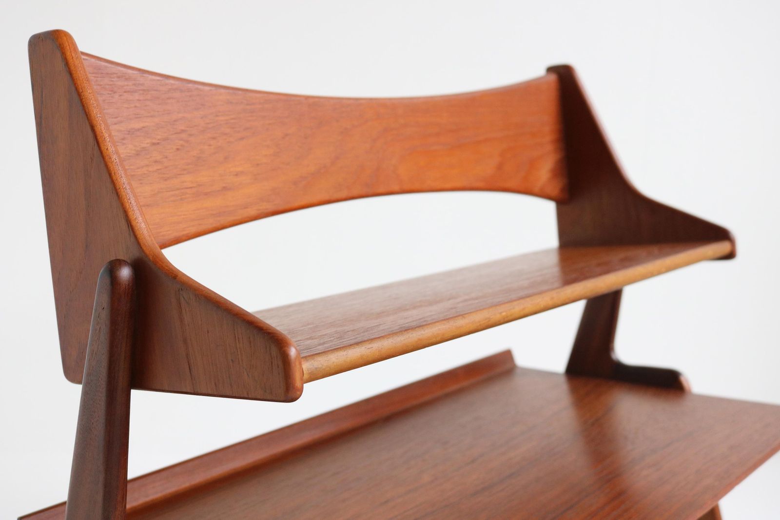 Vintage Deens Teakhouten Tijdschriftenrek Toegeschreven Aan Hans J. Wegner Voor Ry Møbler, 1950–1959, Gemaakt In Denemarken, Scandinavisch Design. photo 1433.0